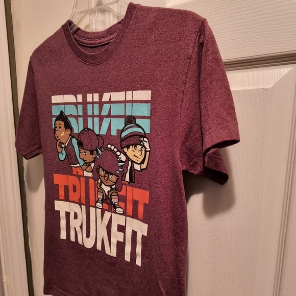 TRUKFIT Youth Large 14/16 Burgundy Trukfit Graphic T-Shirt. - Picture 2 of 4